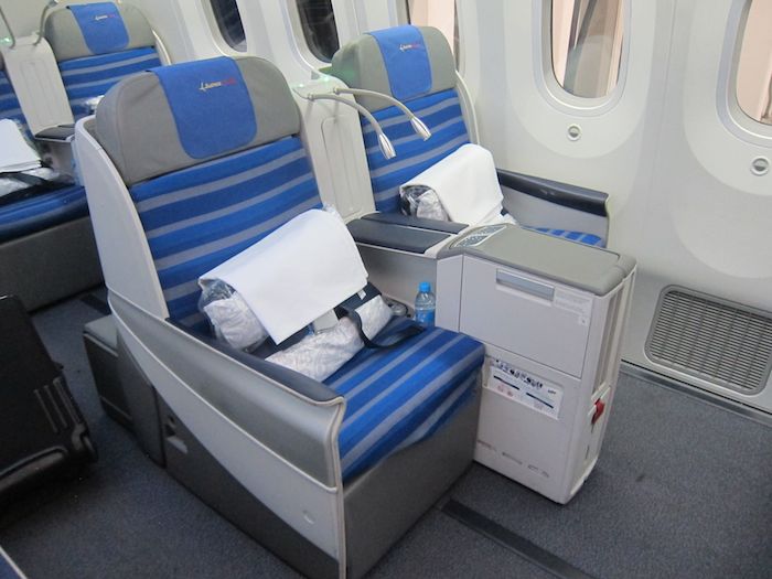 LOT 787 Business Class New York To Warsaw - One Mile at a Time