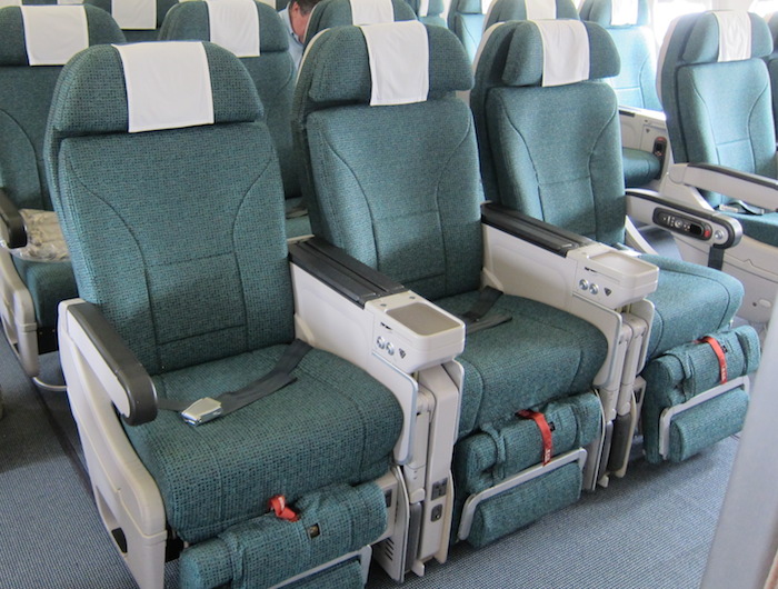 baggage allowance cathay pacific premium economy