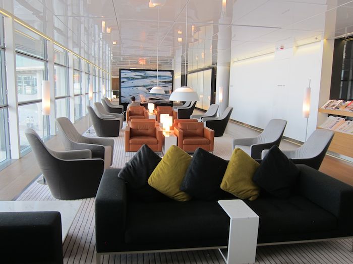 Review Cathay Pacific The Bridge Business Class Lounge Hong