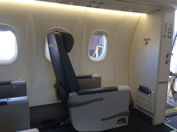 United First Class Q400 Review I One Mile At A Time