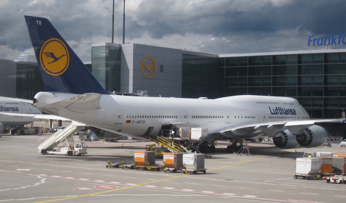 Review: Lufthansa 747-8 First Class Frankfurt To Newark - One Mile at a ...