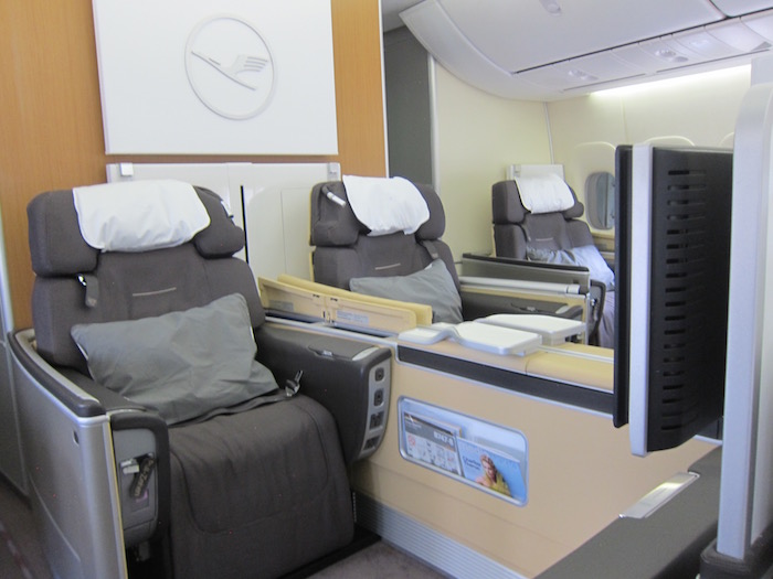 Review: Lufthansa 747-8 First Class Frankfurt To Newark - One Mile at a ...