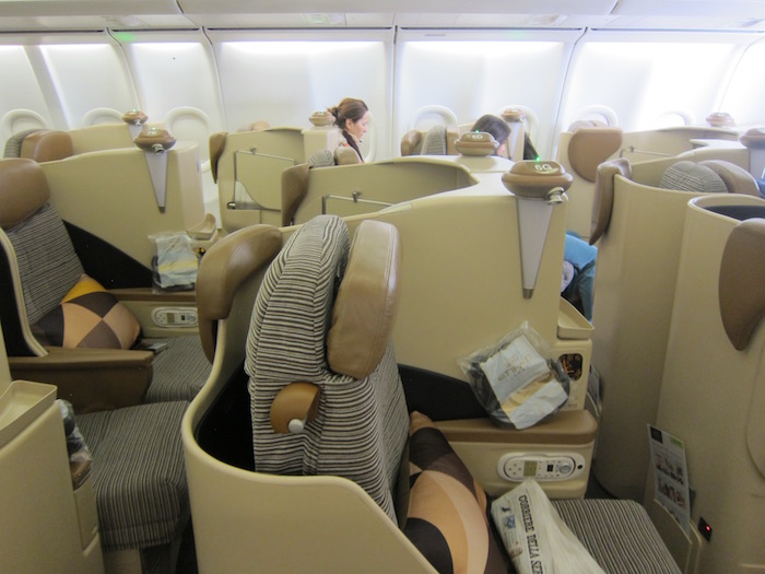 Сайт авиакомпании этихады. Etihad Airways салон самолета. Etihad a321 Business class. Etihad Airways бизнес класс.