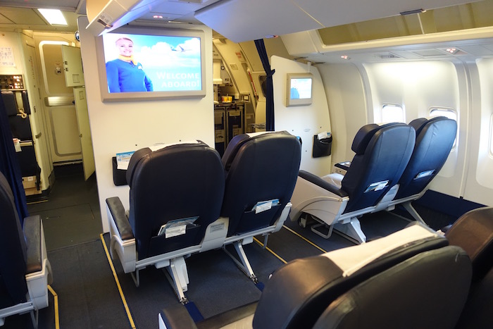  ukraine-airlines-Business-class-767-1