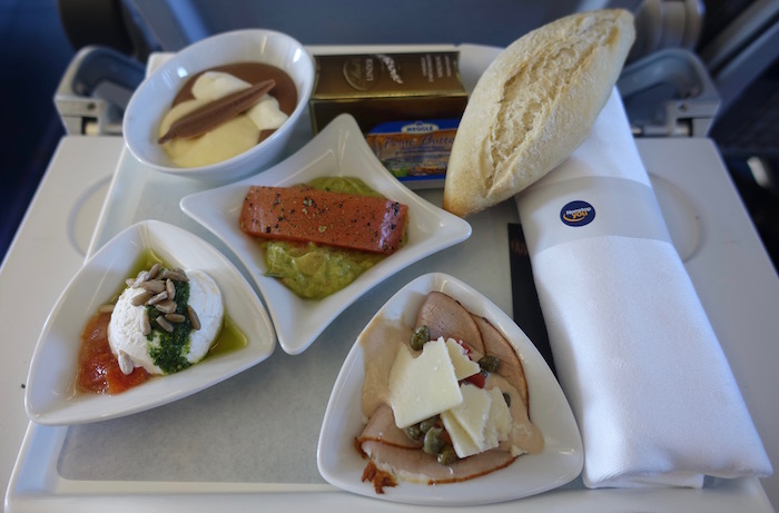 Review: Lufthansa Business Class A321 Frankfurt To London - One Mile at ...