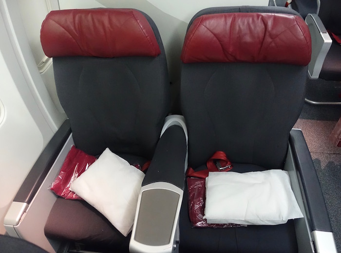 air canada rouge carry on luggage size