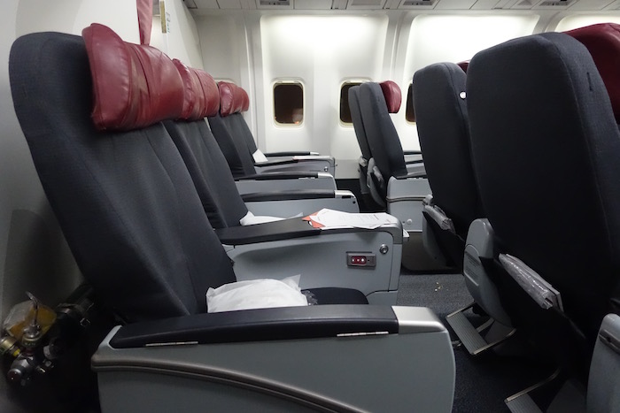 Review Air Canada Premium Rouge 767 Tampa To Toronto One