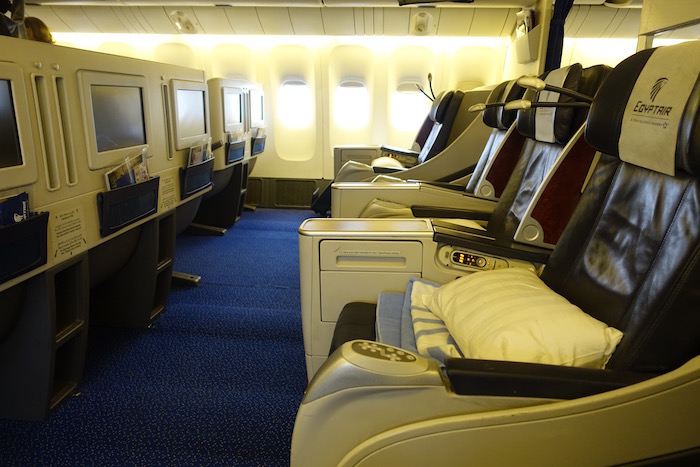  egyptair-Business-Class-777-14