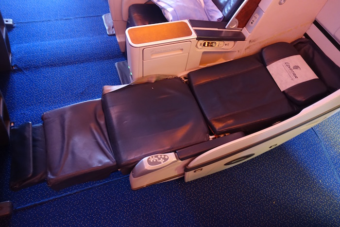 egyptair-businessclass-777-61