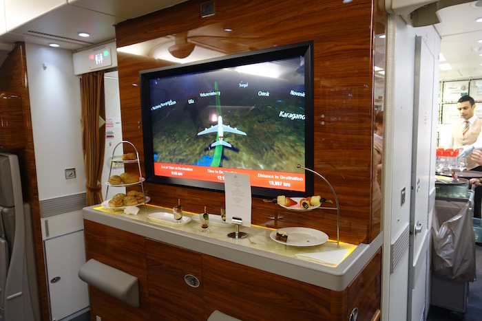 Emirates-Business-Class-A380-66