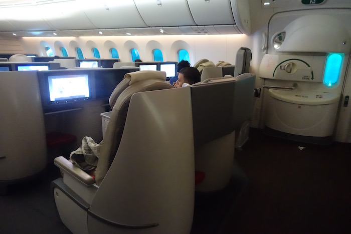 Royal Jordanian 787 Business Review I 