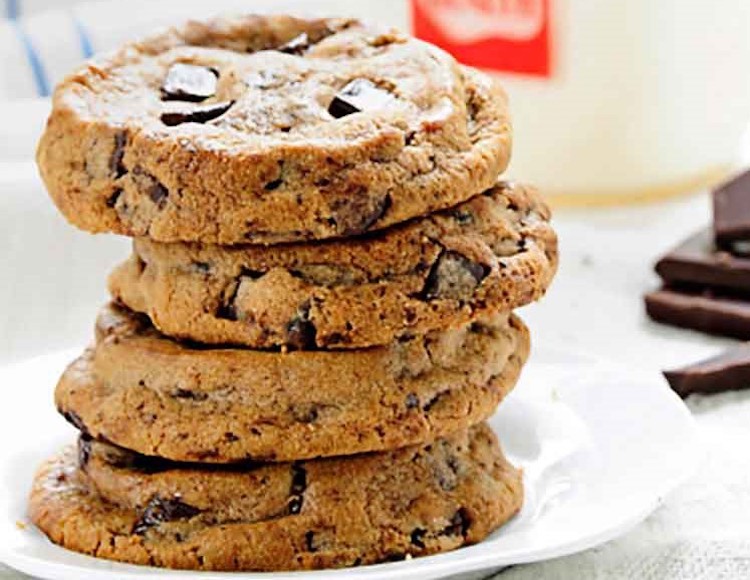 American Airlines Is Introducing New Cookies & Beer One Mile at a Time