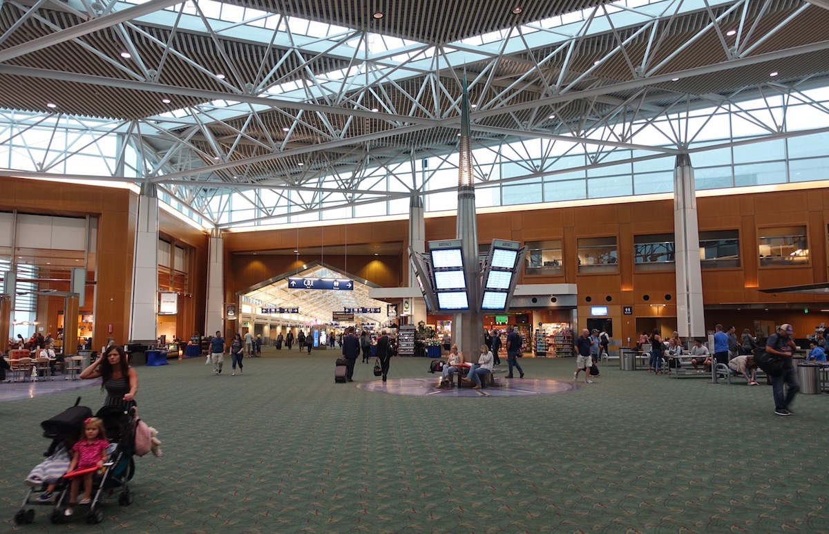 Review Capers Cafe Le Bar Portland Airport One Mile At A Time Portland Airport Concourse C