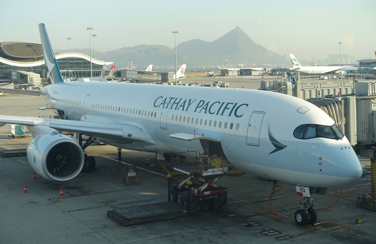 cathay pacific baggage policy international flights