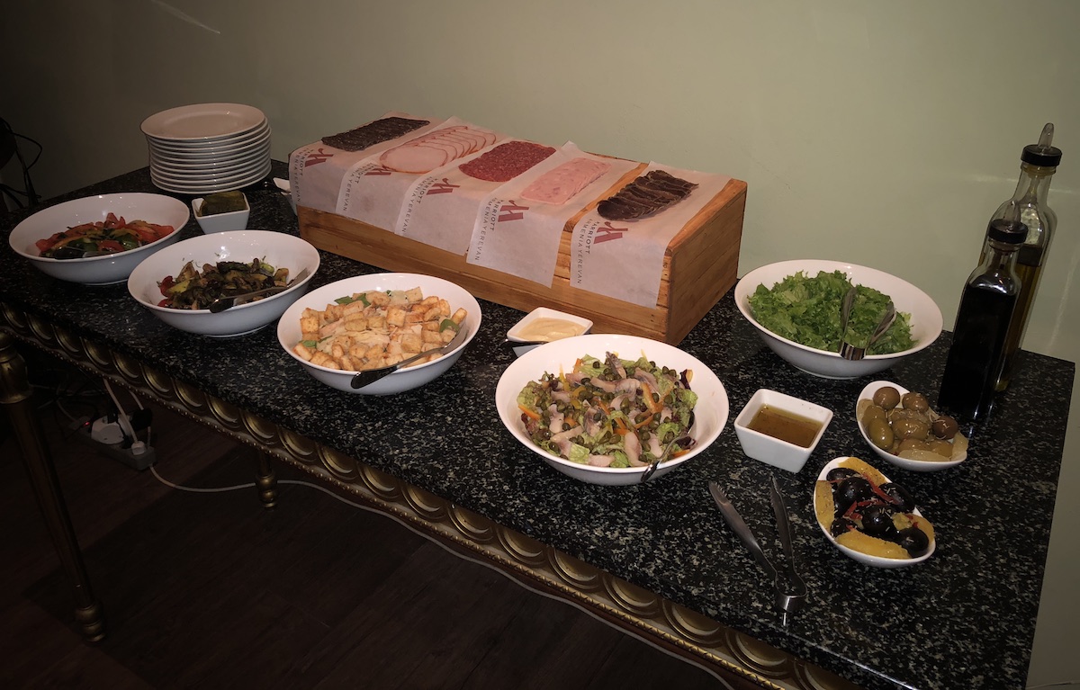 There Is One Major Advantage To A Hotels Club Lounge Being In The Back Of Restaurant They Serve You Food From That