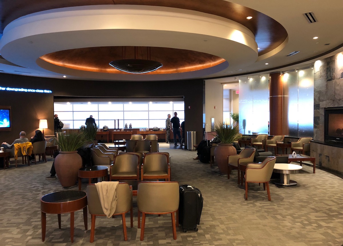 Review Delta Detroit Airport One Mile at a Time