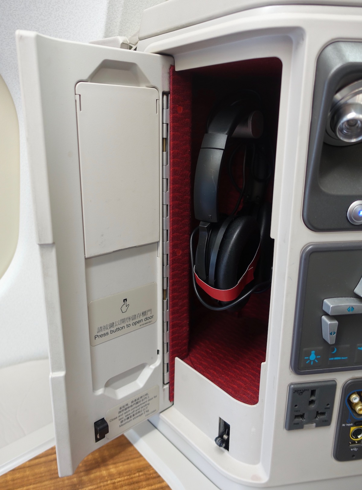 Review: Cathay Dragon First Class A330 Shanghai To Hong ...