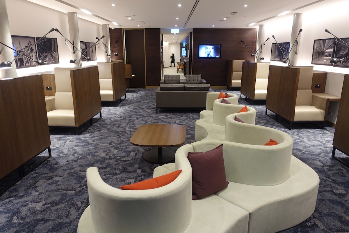 american express lounge in houston airport