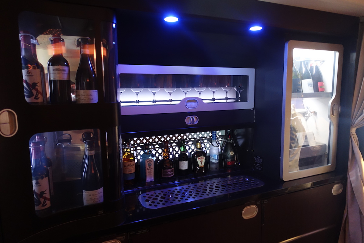 Cheers The 6 Best Airplane Bars One Mile at a Time