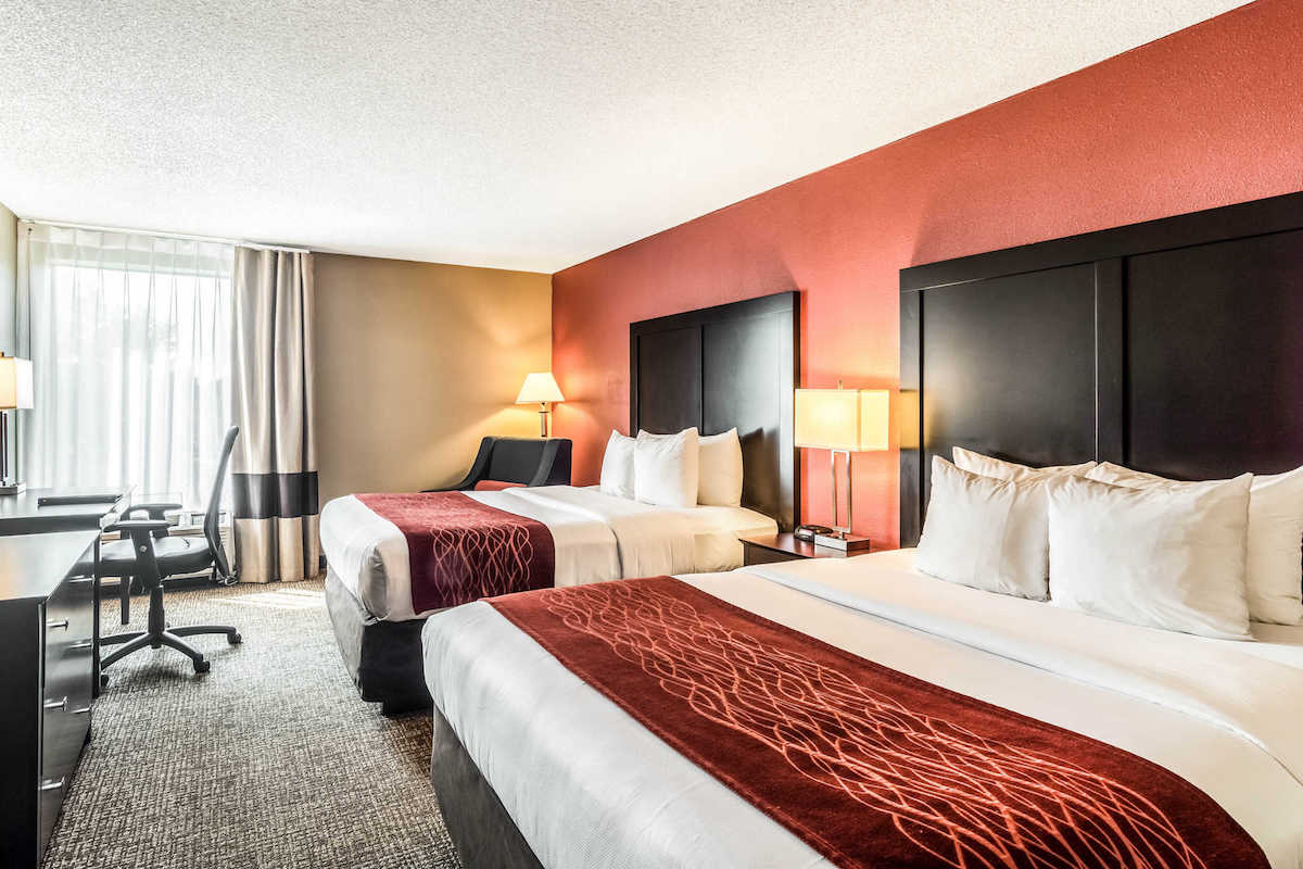 Comfort Inn O Hare Boardroom Suite Goes Viral One Mile At A Time