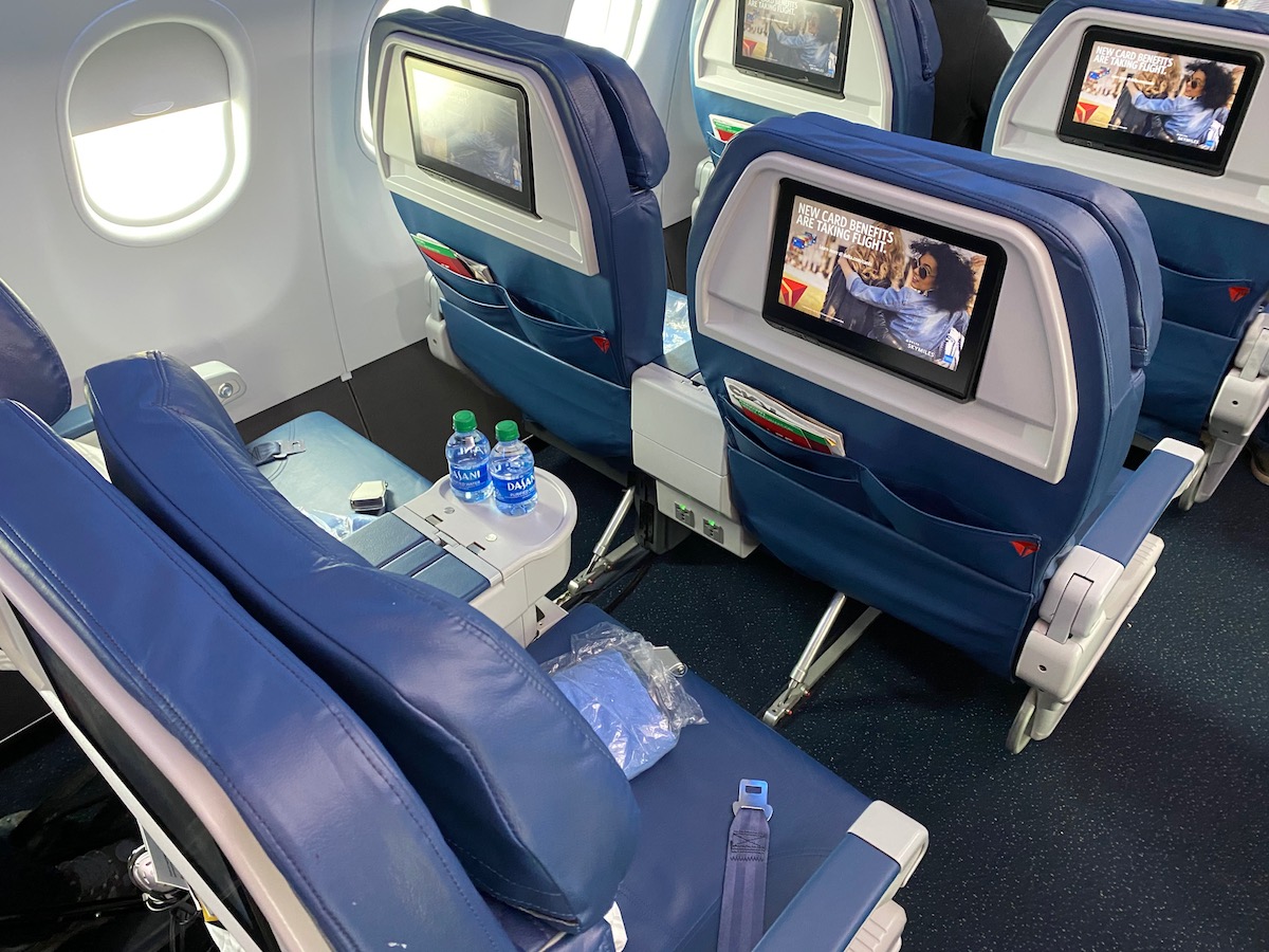 Delta A320 First Class 6 