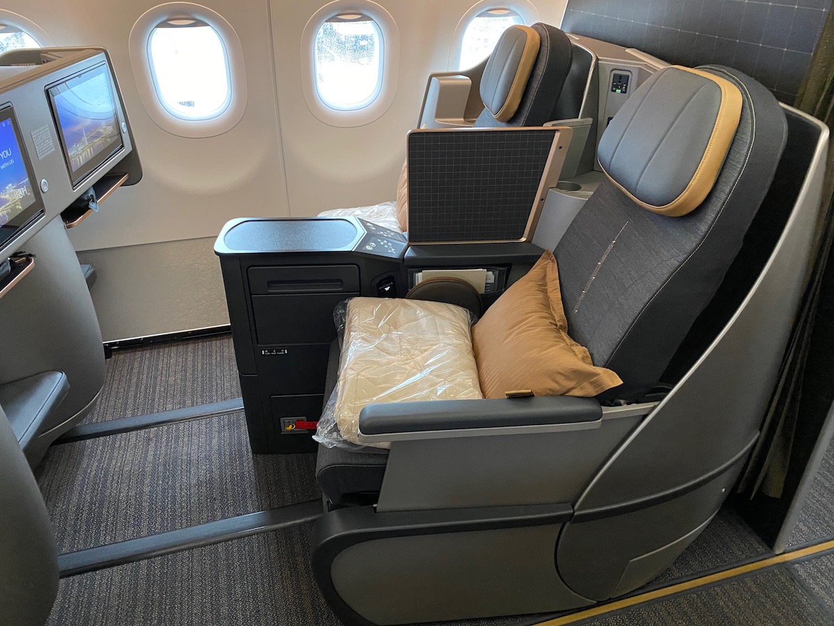 Starlux Airlines Business Class