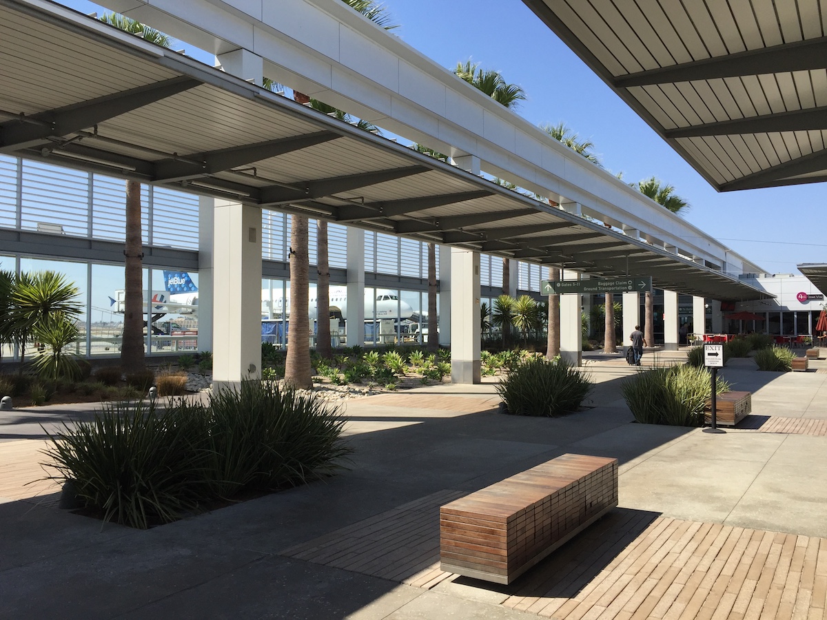 Jetblue Plans Huge Lax Expansion Pulls Out Of Lgb One Mile At A Time